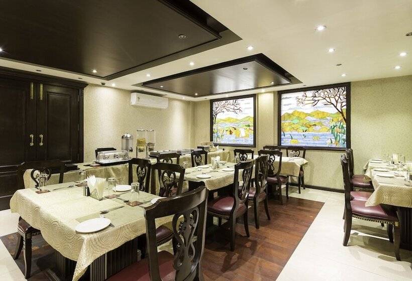 Fotos del hotel Treebo Tryst Royce New Friends Colony:  5