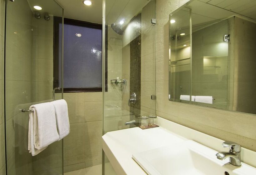 Fotos del hotel Treebo Tryst Royce New Friends Colony:  7