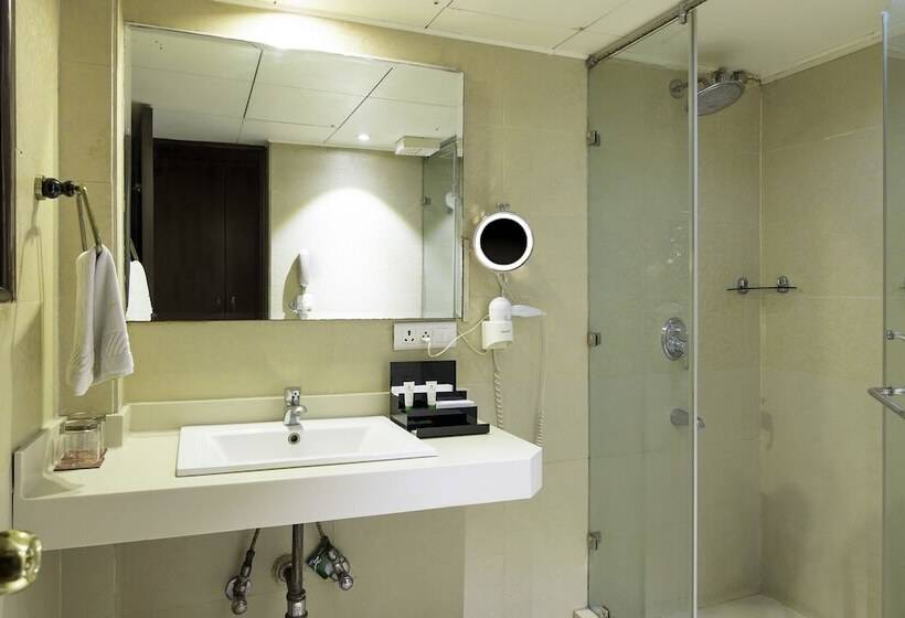 Fotos del hotel Treebo Tryst Royce New Friends Colony:  14