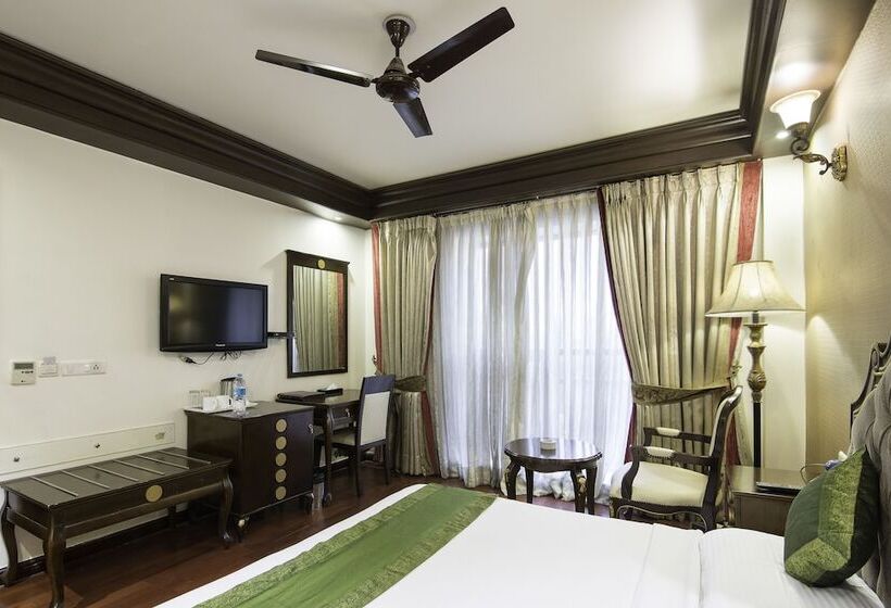 Fotos del hotel Treebo Tryst Royce New Friends Colony:  23