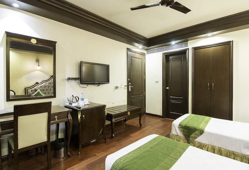 Fotos del hotel Treebo Tryst Royce New Friends Colony:  16