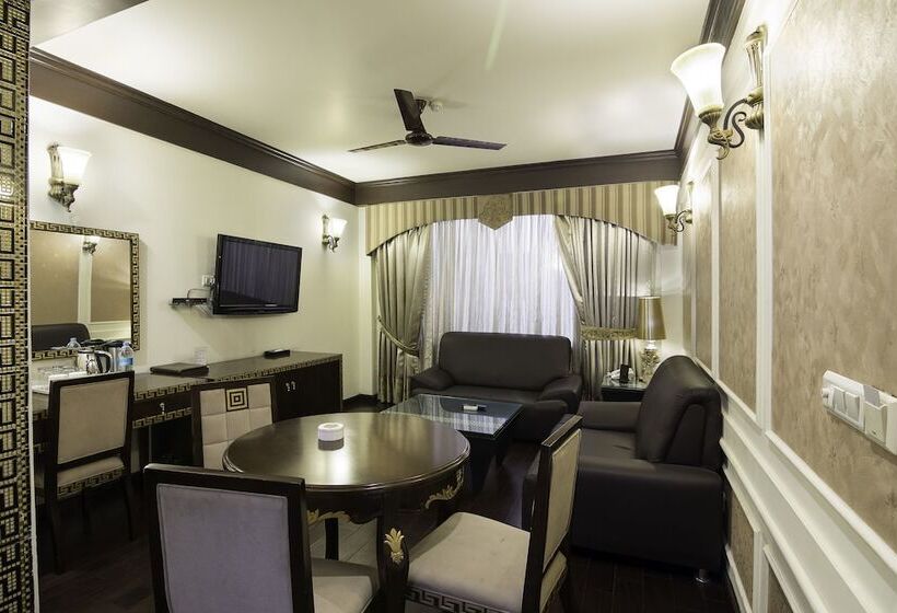 Fotos del hotel Treebo Tryst Royce New Friends Colony:  24