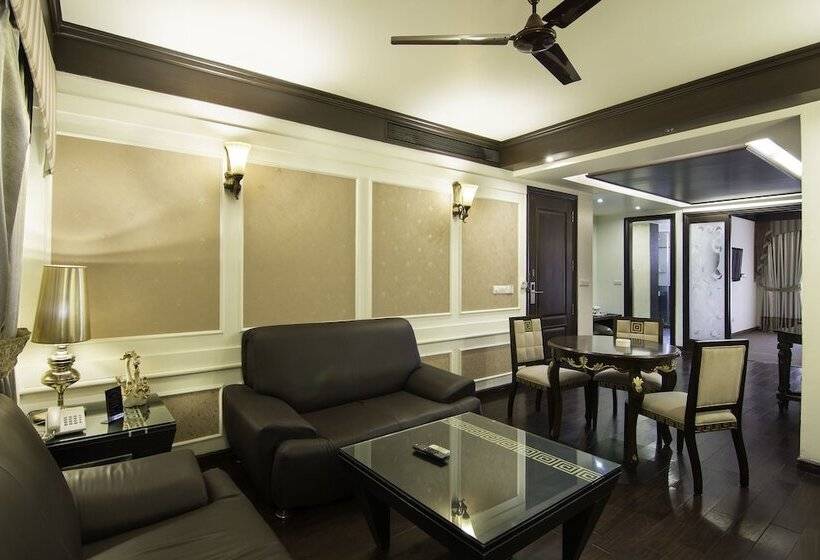 Fotos del hotel Treebo Tryst Royce New Friends Colony:  3