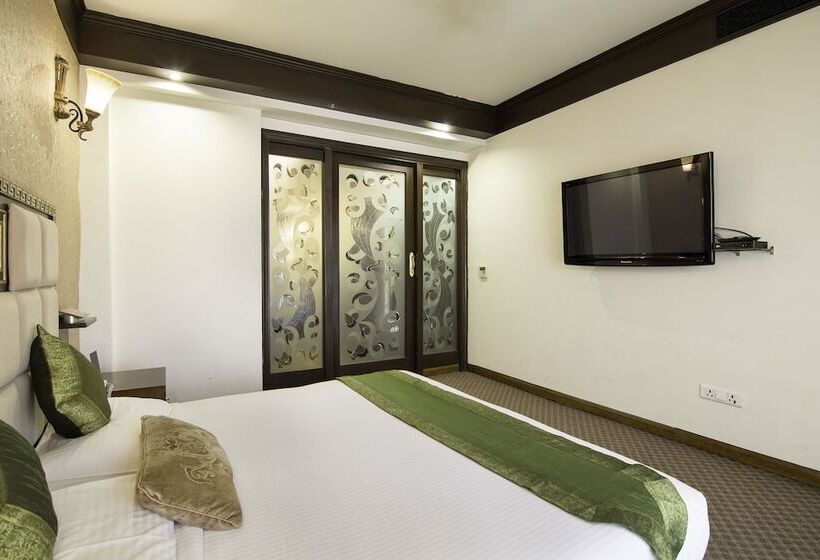 Fotos del hotel Treebo Tryst Royce New Friends Colony:  9