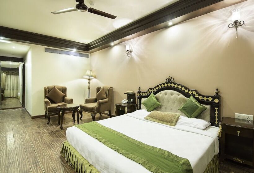 Fotos del hotel Treebo Tryst Royce New Friends Colony:  20