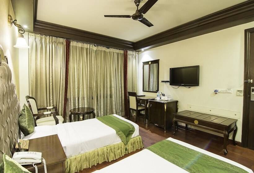 Fotos del hotel Treebo Tryst Royce New Friends Colony:  22