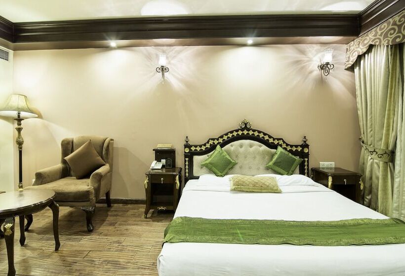 Fotos del hotel Treebo Tryst Royce New Friends Colony:  19