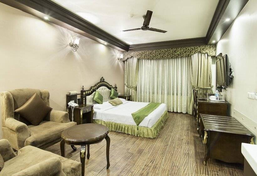 Fotos del hotel Treebo Tryst Royce New Friends Colony:  21