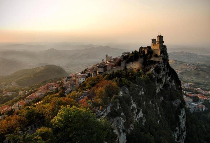 Fotos del hotel Titano Suites:  5