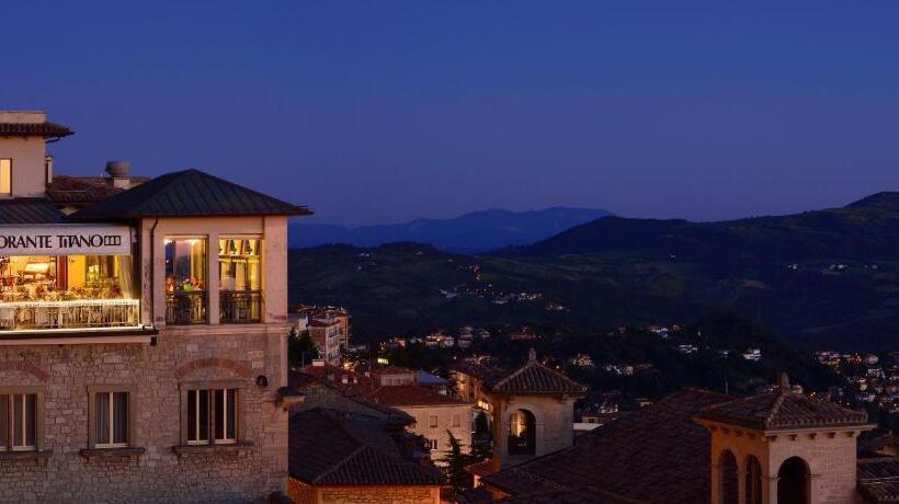 Fotos del hotel Titano Suites:  10