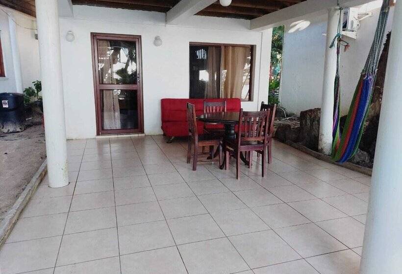 Fotos del hotel Fosters West Bay Resort:  9