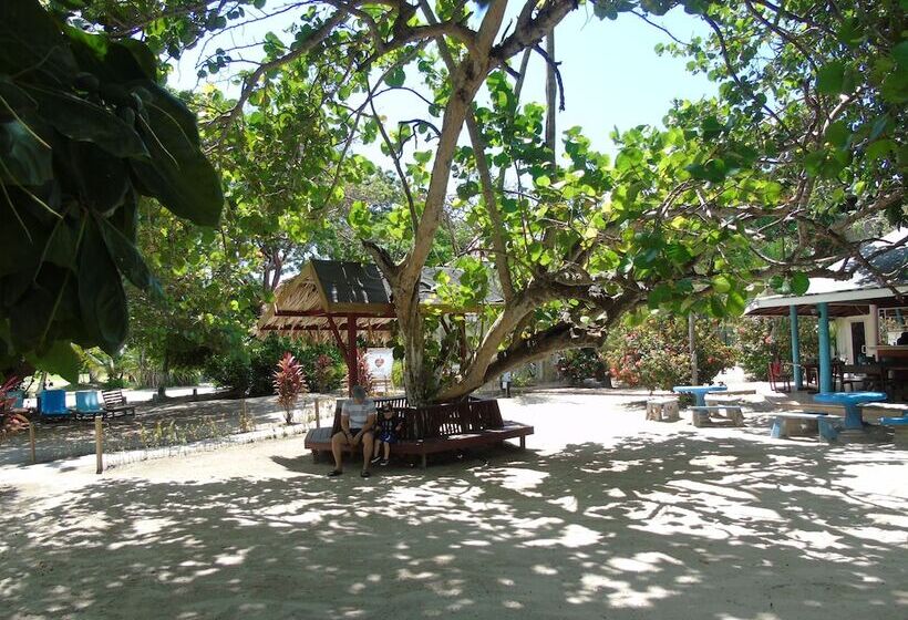 Fotos del hotel Fosters West Bay Resort:  11