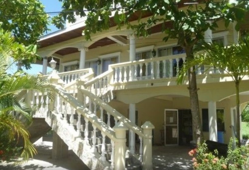 Fotos del hotel Fosters West Bay Resort:  21