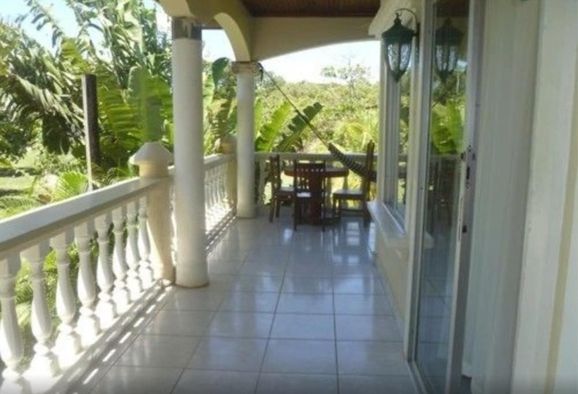 Fotos del hotel Fosters West Bay Resort:  4