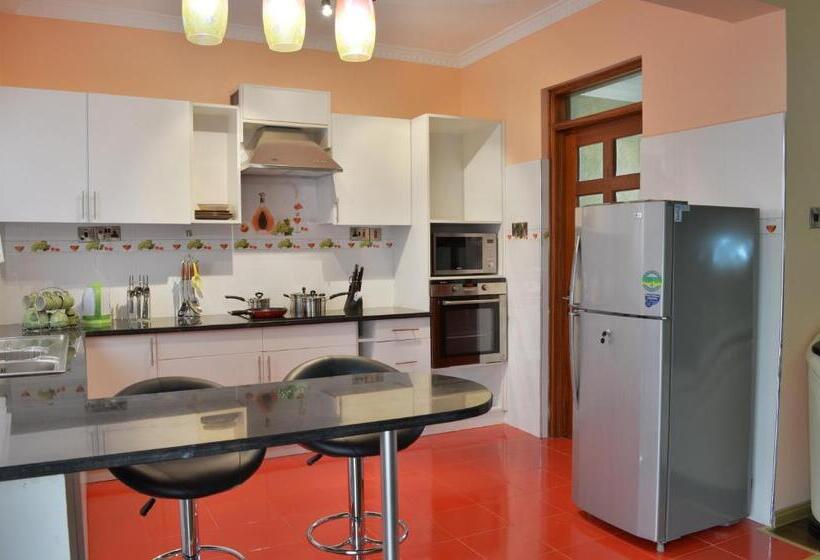 Fotos del hotel Fahari Palace Serviced Apartments:  9