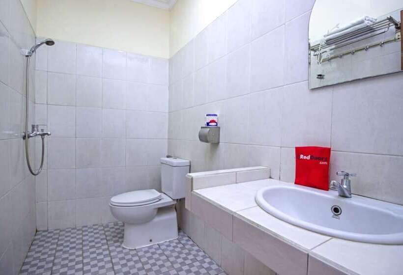 Fotos del hotel Reddoorz Plus @ Wastu Kencana:  14