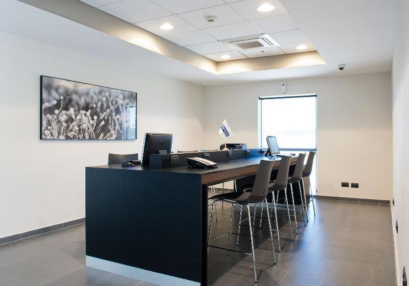 Fotos del hotel City Express Santiago Aeropuerto:  17