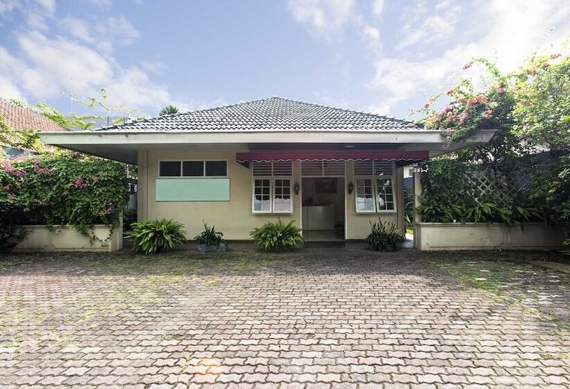 Fotos del hotel Reddoorz Near Gondangdia Station:  8