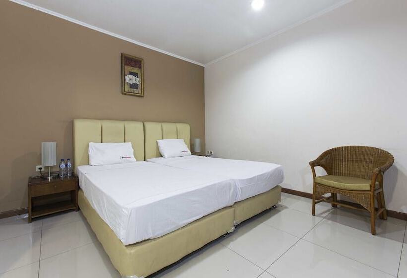 Fotos del hotel Reddoorz Near Gondangdia Station:  12