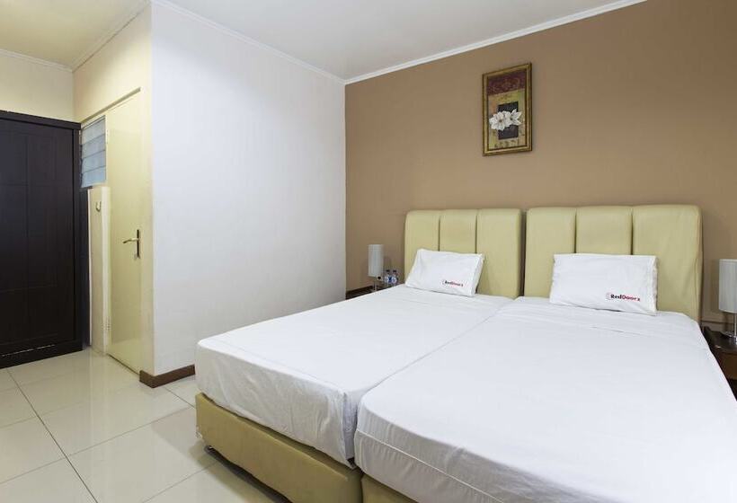 Fotos del hotel Reddoorz Near Gondangdia Station:  13