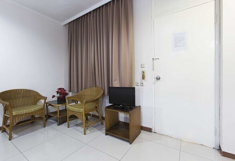 Fotos del hotel Reddoorz Near Gondangdia Station:  15