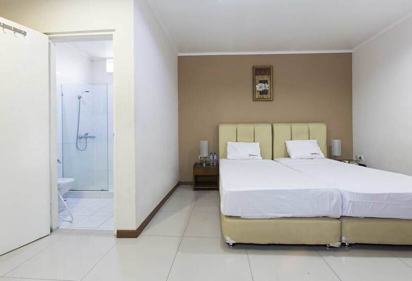 Fotos del hotel Reddoorz Near Gondangdia Station:  9