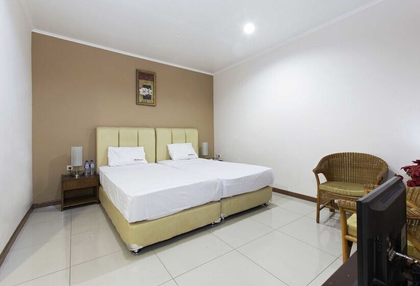 Fotos del hotel Reddoorz Near Gondangdia Station:  14