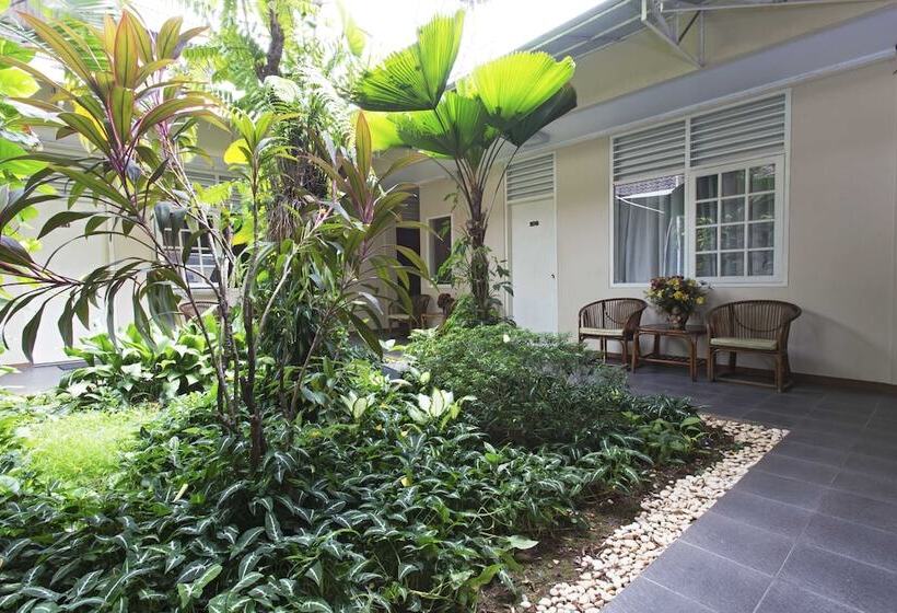 Fotos del hotel Reddoorz Near Gondangdia Station:  10