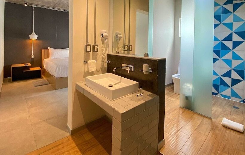 The Host Business Suites At Wtc