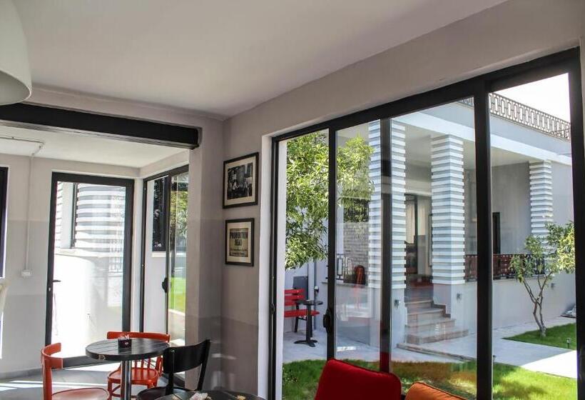 Fotos del hotel Antigone:  11