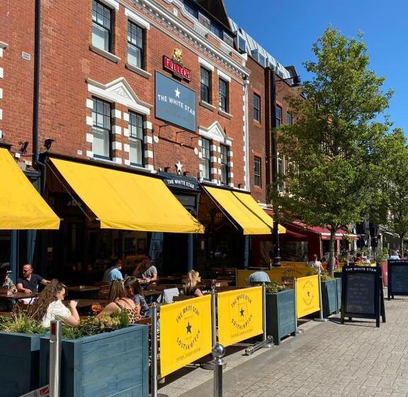 The White Star Tavern