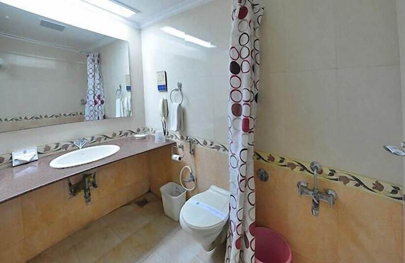 Fotos del hotel Aadithya By Tgi:  13