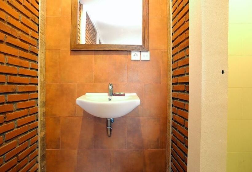 Fotos del hotel Reddoorz Near Raya Semer:  3