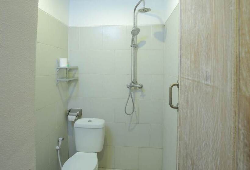 Fotos del hotel Reddoorz Near Raya Semer:  4