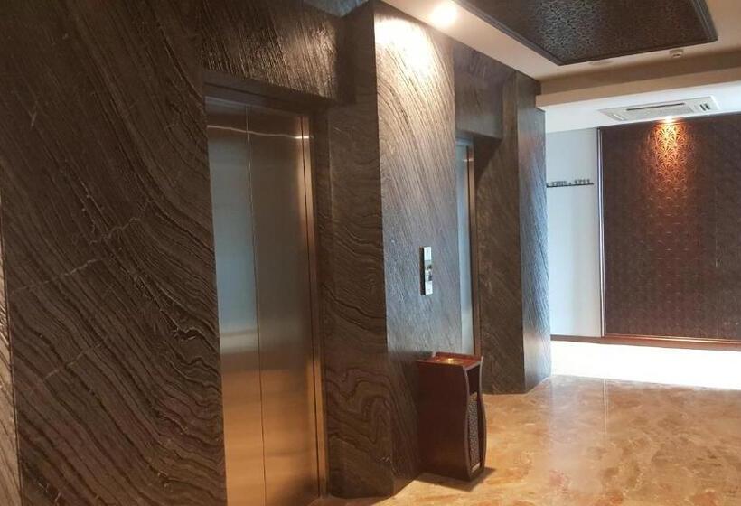 Fotos del hotel Arthama Hotels Makassar:  3