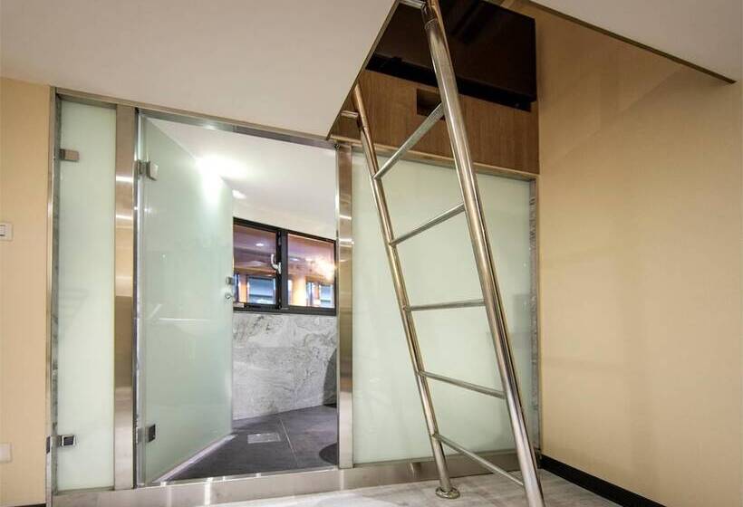 Fotos del hotel Metro Apartment:  7