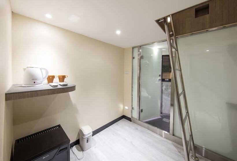 Fotos del hotel Metro Apartment:  2