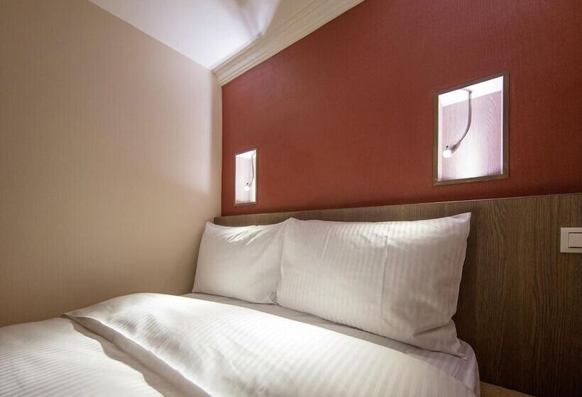 Fotos del hotel Metro Apartment:  11