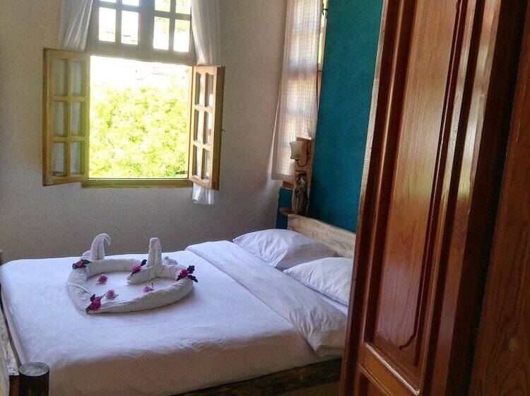 Fotos del hotel Wood House:  5