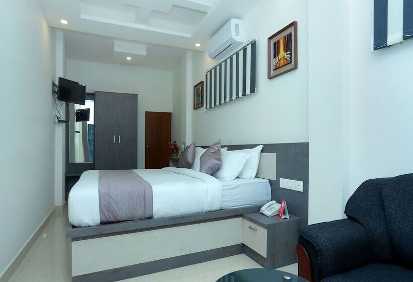 Oyo 10278 Hotel Caprice Residency