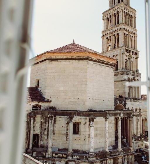 Fotos del hotel Villa Nepos:  4