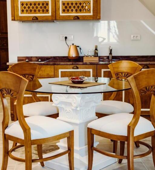 Fotos del hotel Villa Nepos:  7