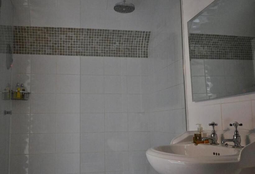 Fotos del hotel Chequer Cottage:  4