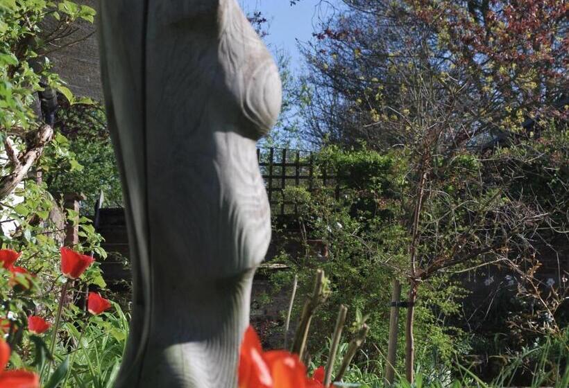 Fotos del hotel Chequer Cottage:  17