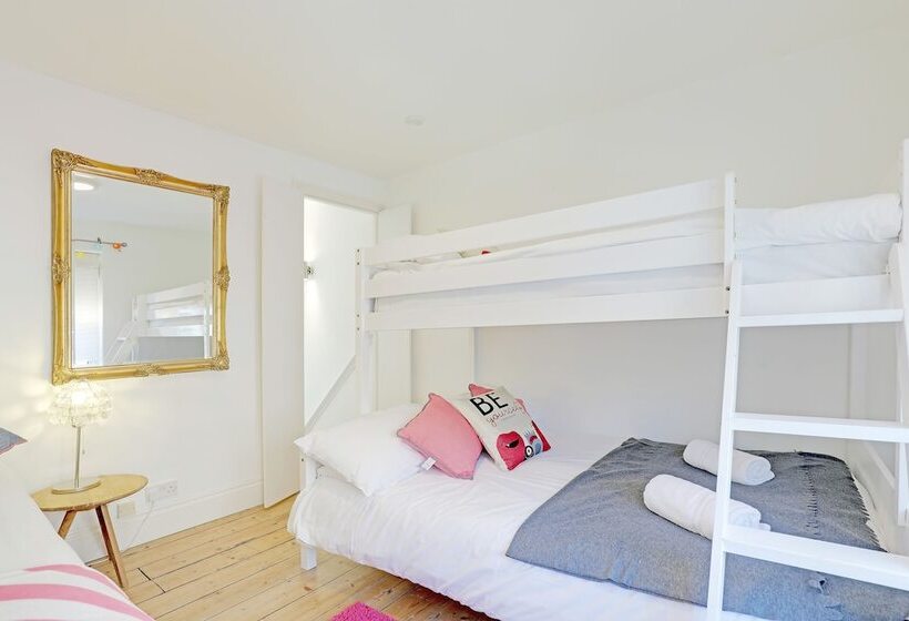 Brighton Getaways  Sunny Cottage