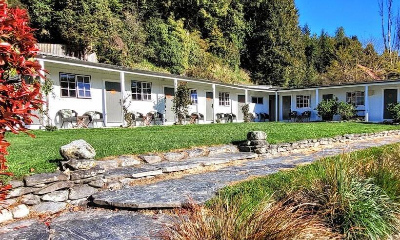 Fotos del hotel Kinloch Lodge - Backpacker:  21