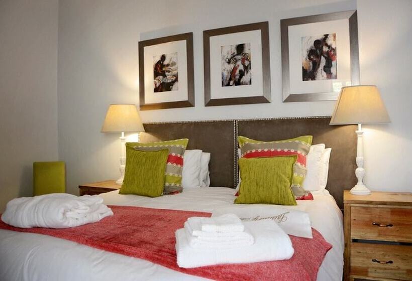 Number Eighteen Exclusive Guest Lodge