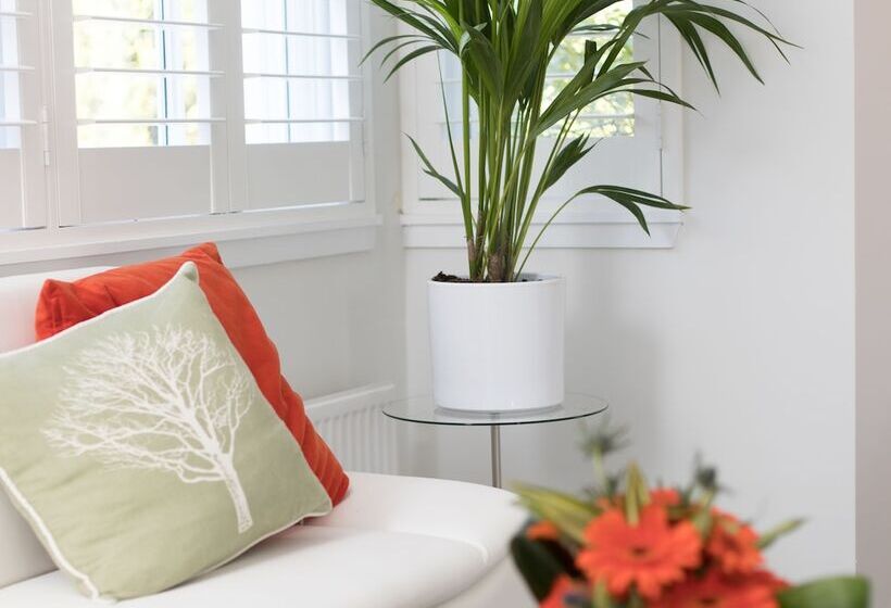 Justb Edinburgh Retreat