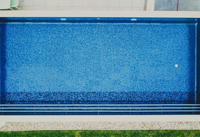 Mercedes Country House