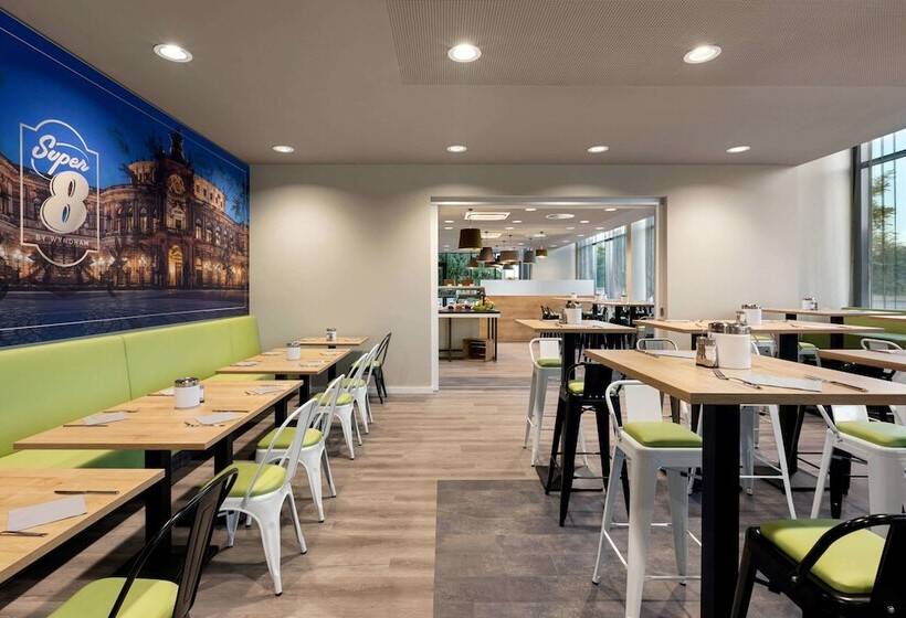 Fotos del hotel Super 8 By Wyndham Dresden:  2